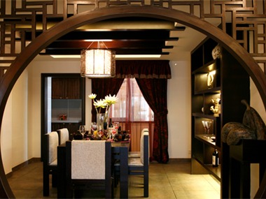 中式古典风格主要特征，是以木材为主要建材，充分发挥
