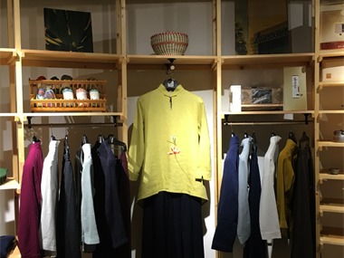 展廳女裝服飾區(qū)