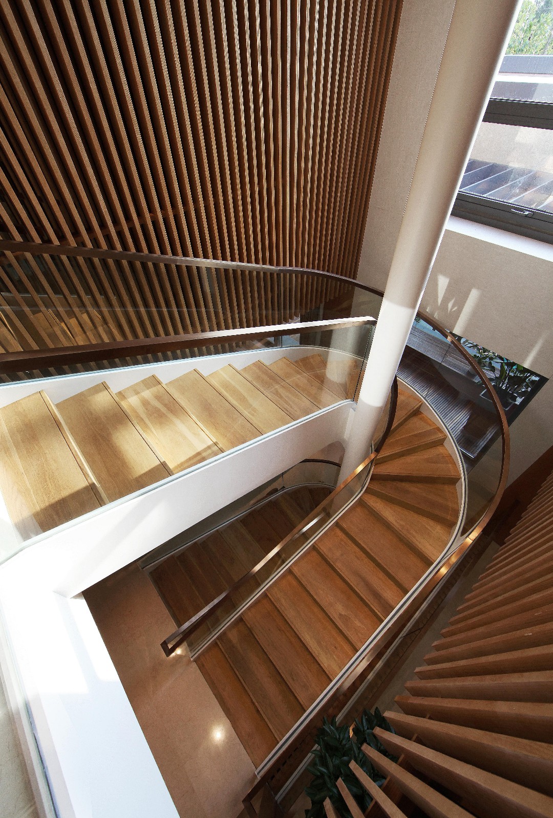 现代客厅楼梯实景图